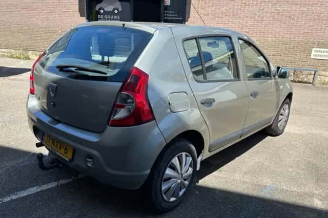 Dacia Sandero (2011) thumbnail 5
