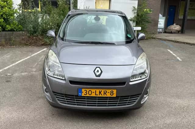Renault Grand Scénic (2010) thumbnail 2