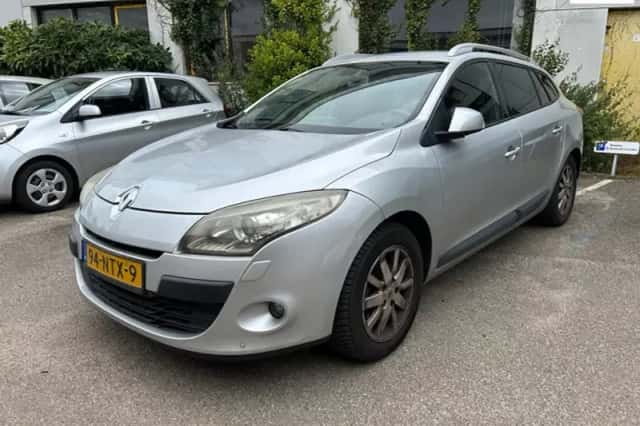 Renault Mégane (2010) thumbnail 1