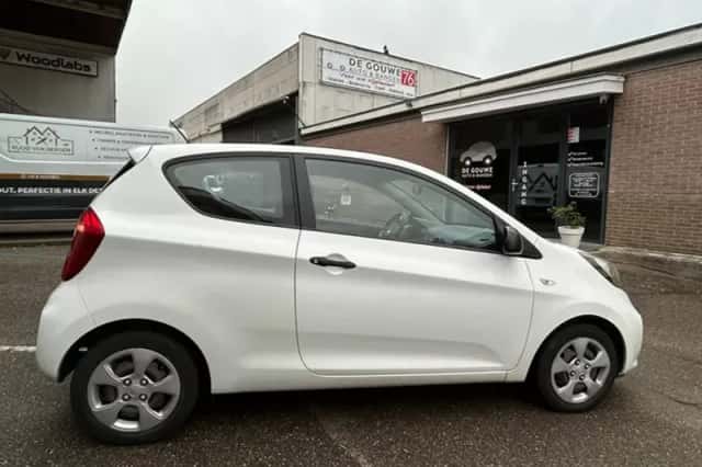 Kia Picanto (2013) thumbnail 4