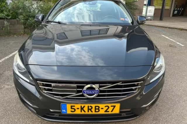 Volvo V60 (2013) thumbnail 2