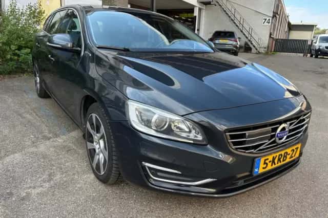 Volvo V60 (2013) thumbnail 3