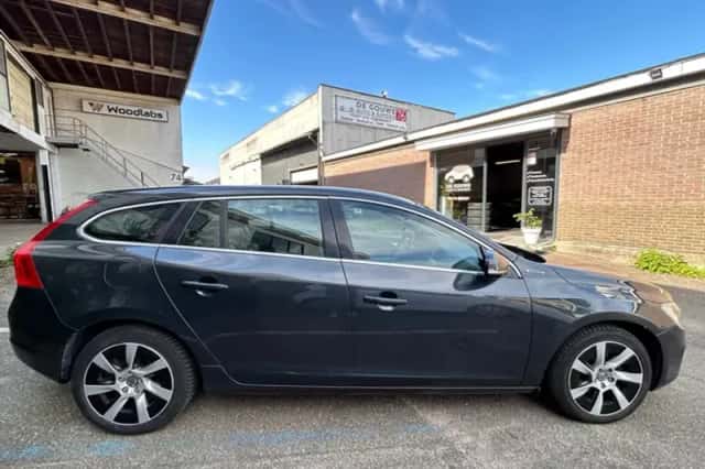 Volvo V60 (2013) thumbnail 4
