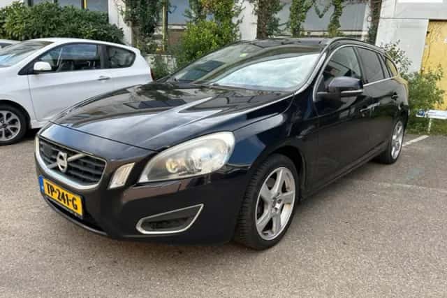 Volvo V60 (2012) thumbnail 1
