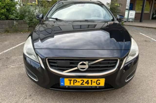 Volvo V60 (2012) thumbnail 2