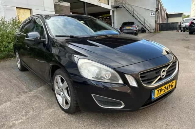 Volvo V60 (2012) thumbnail 3