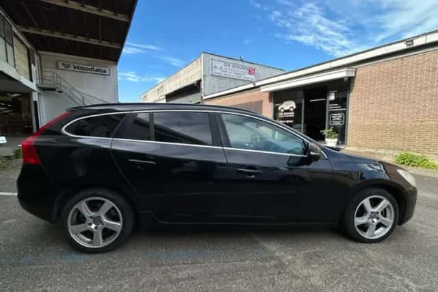 Volvo V60 (2012) thumbnail 4