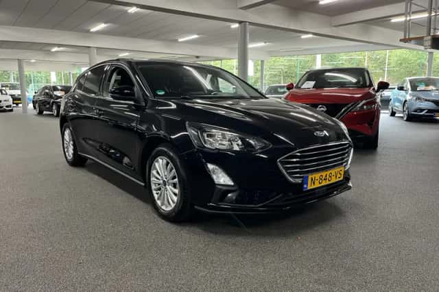 Ford Focus (2022) thumbnail 3