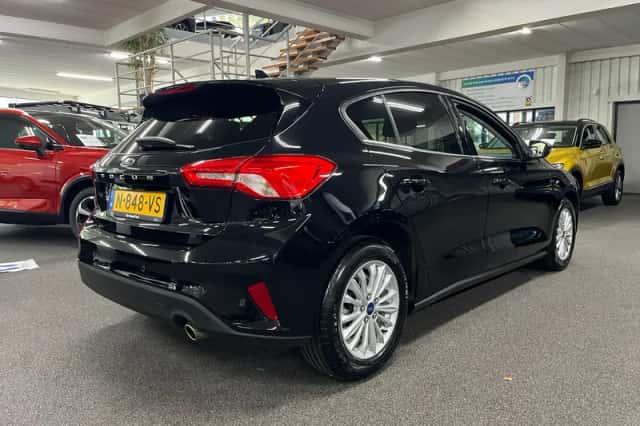 Ford Focus (2022) thumbnail 5