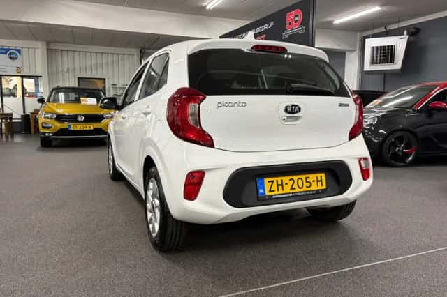 Kia Picanto (2019) thumbnail 3