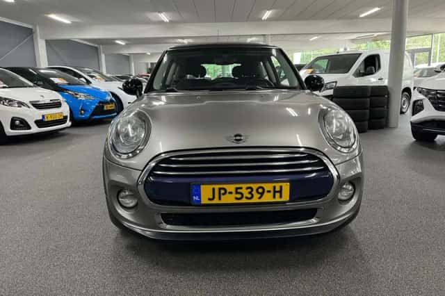 MINI Cooper (2016) thumbnail 2