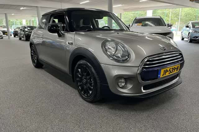 MINI Cooper (2016) thumbnail 3