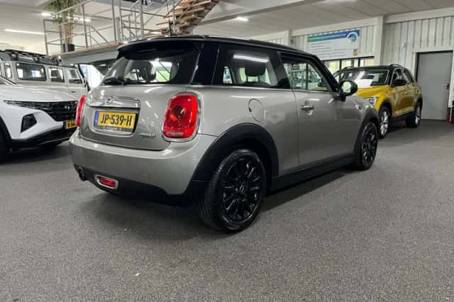 MINI Cooper (2016) thumbnail 5