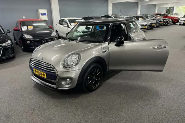 MINI Cooper (2016) thumbnail 6