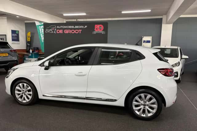 Renault Clio (2019) thumbnail 2