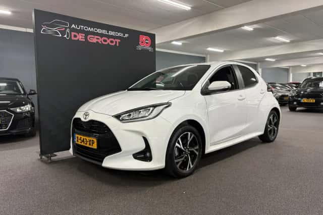 Toyota Yaris (2024) thumbnail 1