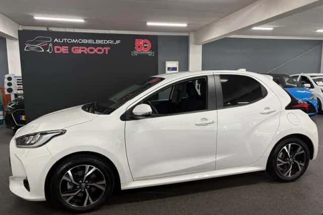 Toyota Yaris (2024) thumbnail 2