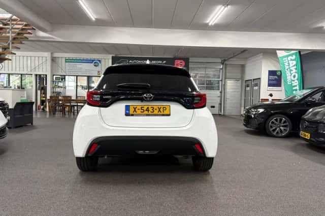 Toyota Yaris (2024) thumbnail 3