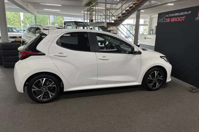 Toyota Yaris (2024) thumbnail 5