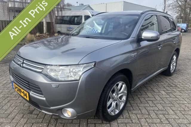 Mitsubishi Outlander (2013) thumbnail 1
