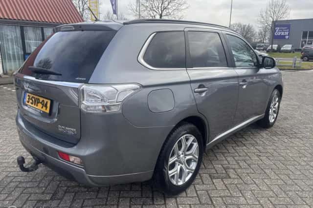 Mitsubishi Outlander (2013) thumbnail 5