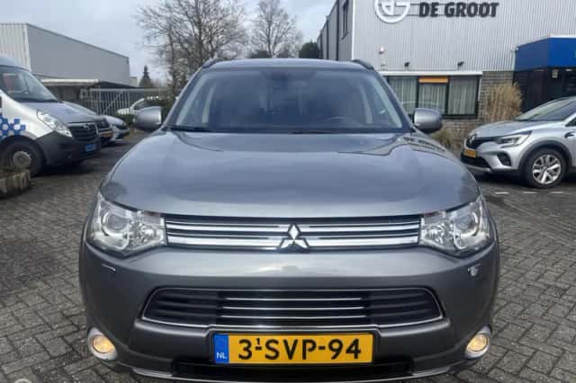 Mitsubishi Outlander (2013) thumbnail 6