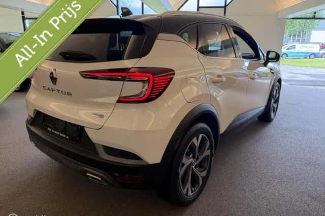 Renault Captur (2022) thumbnail 3