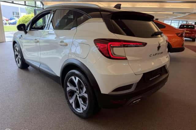 Renault Captur (2022) thumbnail 4