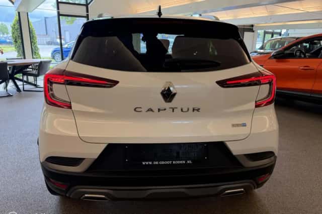 Renault Captur (2022) thumbnail 5
