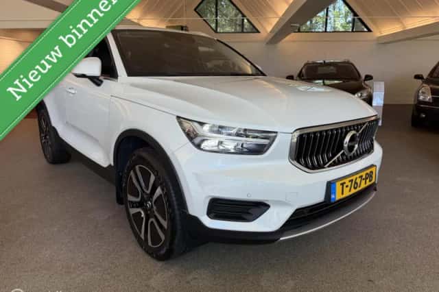 Volvo XC40 (2020) thumbnail 2