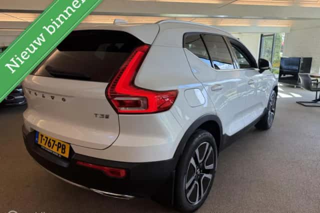 Volvo XC40 (2020) thumbnail 3