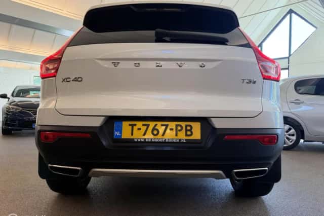 Volvo XC40 (2020) thumbnail 4