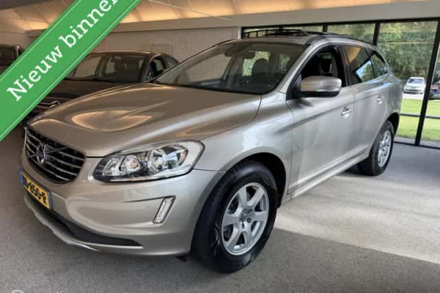 Volvo XC60 (2015) thumbnail 1
