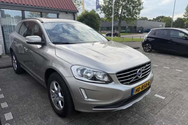 Volvo XC60 (2015) thumbnail 6