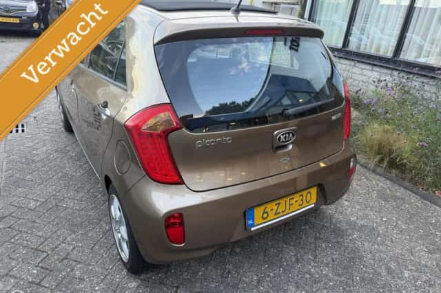 Kia Picanto (2015) thumbnail 2
