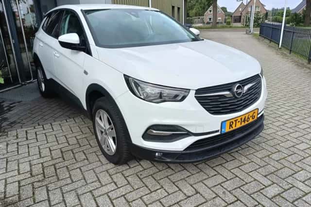 Opel Grandland (2018) thumbnail 2