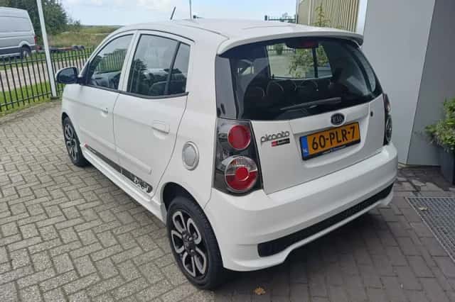 Kia Picanto (2011) thumbnail 3