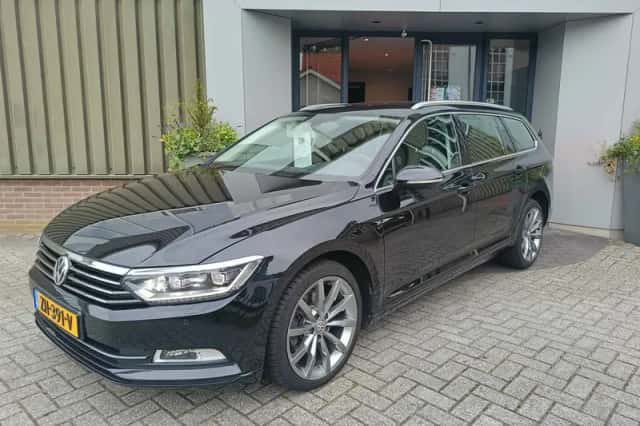 Volkswagen Passat (2019) thumbnail 1
