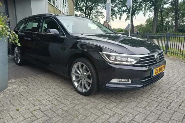 Volkswagen Passat (2019) thumbnail 2