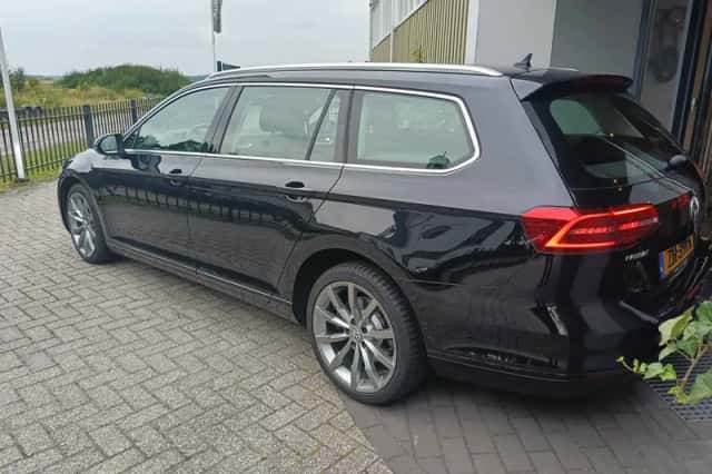 Volkswagen Passat (2019) thumbnail 3