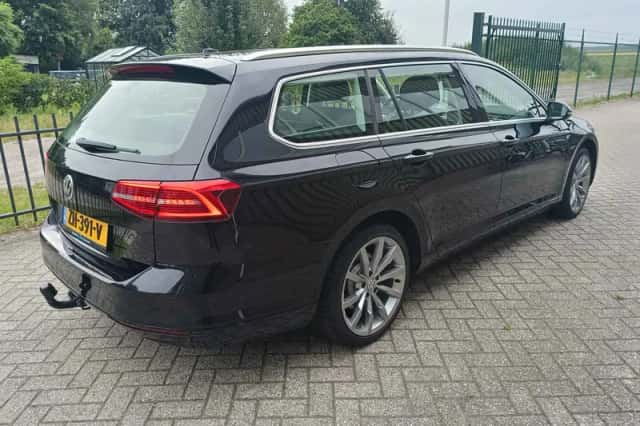 Volkswagen Passat (2019) thumbnail 5