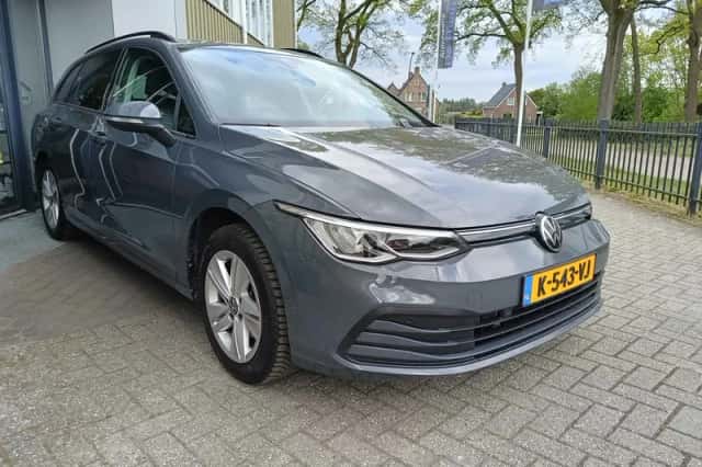 Volkswagen Golf (2021) thumbnail 2