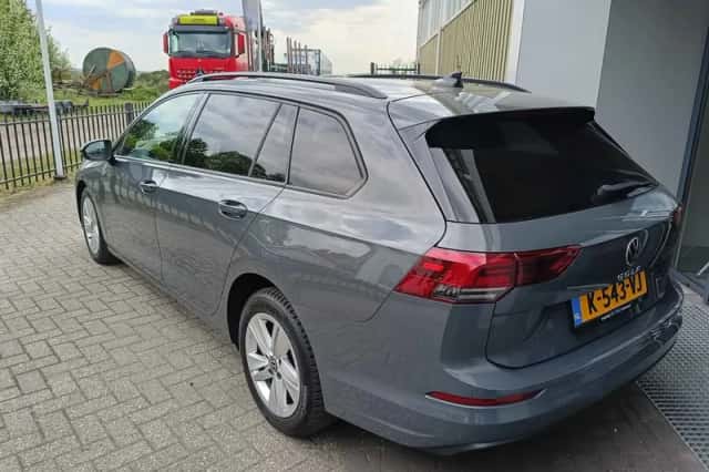 Volkswagen Golf (2021) thumbnail 3