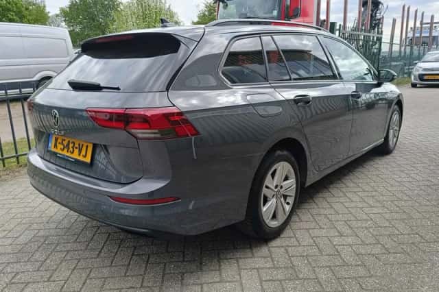 Volkswagen Golf (2021) thumbnail 4