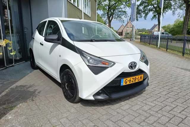 Toyota Aygo (2019) thumbnail 2