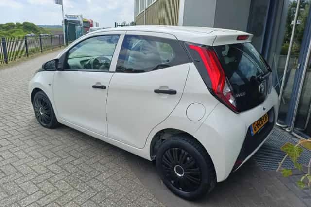 Toyota Aygo (2019) thumbnail 3