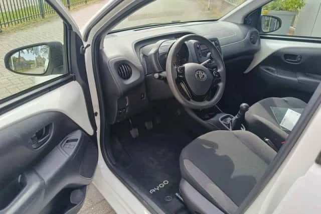 Toyota Aygo (2019) thumbnail 5