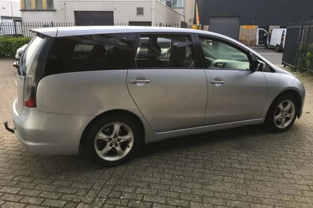 Mitsubishi Grandis (2009) thumbnail 3