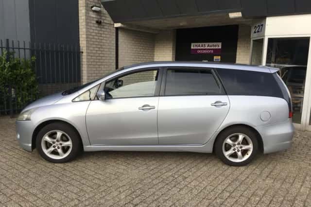 Mitsubishi Grandis (2009) thumbnail 4
