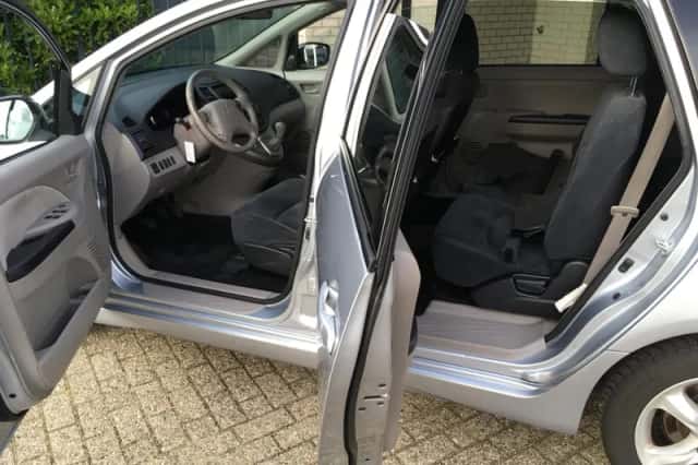 Mitsubishi Grandis (2009) thumbnail 5